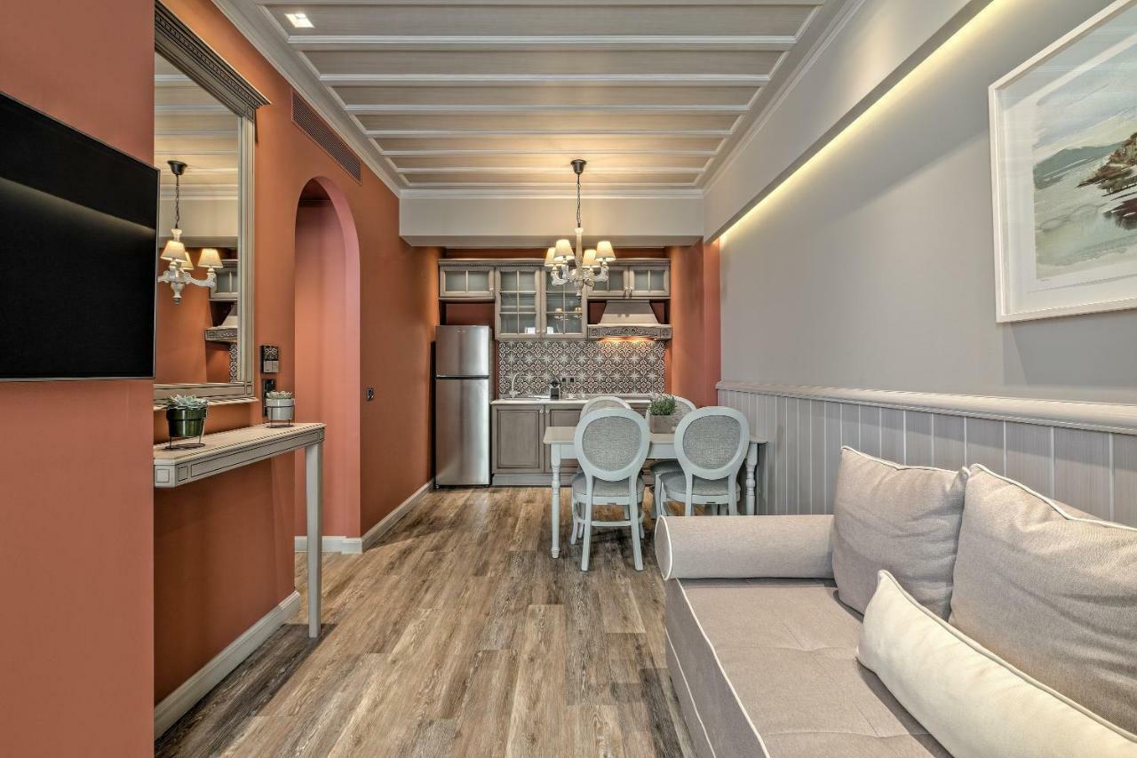 מלון דירות Estia Boutique 4*
